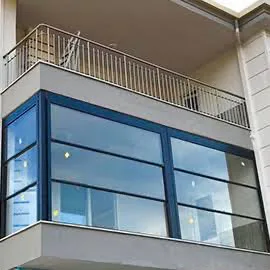 Balkon cephesinde giyotin cam sistemi